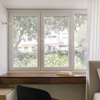 Finestra a Battente in PVC Stile Francese Moderno con Chiusura Multipunto e Doppio Vetro per Sostituzione Residenziale
