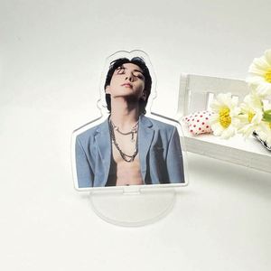 Expositor de Tarjetas Fotográficas Personalizado de Anime Kpop, Soporte de Acrílico Transparente con Impresión a Doble Cara y Holograma Epoxi - Product Image 4