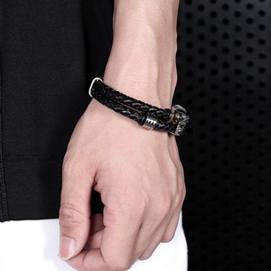 Vente en gros <span class=keywords><strong>de</strong></span> bracelets <span class=keywords><strong>de</strong></span> <span class=keywords><strong>marque</strong></span> <span class=keywords><strong>de</strong></span> <span class=keywords><strong>luxe</strong></span> pour hommes, bijoux avec breloque crâne et bracelets à boucle magnétique - Product Image 2