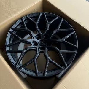 Xinlin 18 20 pouces ET50 pour <span class=keywords><strong>Ford</strong></span> <span class=keywords><strong>Transit</strong></span> 8J Flow Forming PCD 5X160 Haute charge 1250 kg Vente chaude au Royaume-Uni Roue de voiture de tourisme noire - Product Image 1