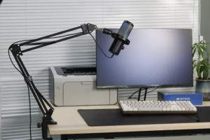 طقم ميكروفون مكثف احترافي CMTECK XM560T مع إضاءة RGB وحامل ذراع للألعاب وتسجيل البودكاست ومعدات الاستوديو - Product Image 2