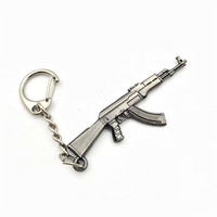 Porte-clés en métal miniature en forme de pistolet, modèle de couteau, vente en gros du fabricant, porte-clés personnalisé en métal en forme de pistolet