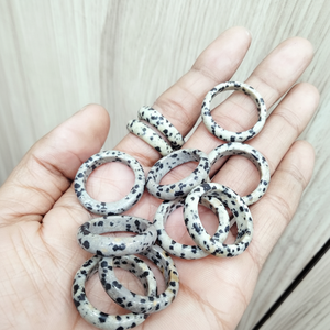 Increíble calidad de anillos de dedo de jaspe dálmata de piedras preciosas Ágata natural de alta calidad para joyería a la venta de Soha Agate - Product Image 1