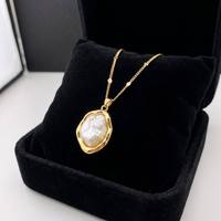 Collier pendentif en alliage de zinc plaqué or avec perle irrégulière de style baroque, bijoux de mode pour femmes, vente en gros