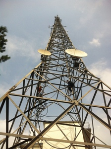 Torre de Comunicación de Acero Galvanizado GSM de <span class=keywords><strong>Alta</strong></span> Tensión de 12 m, Certificación ISO9001, 50 Años de Vida Útil para la Transmisión de Señal Móvil - Product Image 3