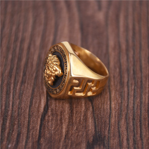Anello con Testa di Medusa della Mitologia Greca Antica in Acciaio al Titanio Placcato Oro 18k, Nuova Moda all'Ingrosso - Product Image 3