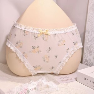 Culottes mignonnes de style japonais, en pur coton, avec entrejambe en maille florale transparente et fine, culottes triangulaires ajourées et adorables. - Product Image 3