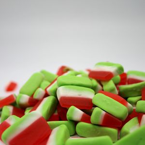 Vente en gros <span class=keywords><strong>Mini</strong></span> Burger en forme de <span class=keywords><strong>hamburger</strong></span> Gelée Bonbons gélifiés Marque privée Saveur fruitée <span class=keywords><strong>halal</strong></span> en bouteille Emballage - Product Image 6