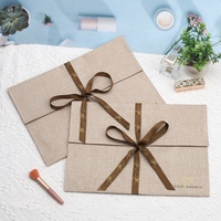 Mode Logo personnalisé 100% naturel Jute toile de jute enveloppe forme cadeau vêtements cheveux emballage sac à poussière enveloppe réutilisable pochette en jute