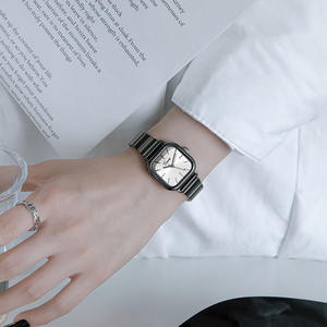Montres pour femmes Niche Quartz : Montres carrées simples et artistiques pour femmes - Product Image 3