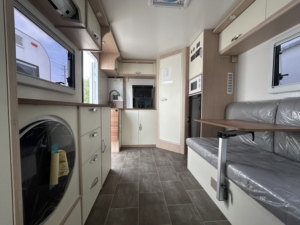 Caravane de luxe à double essieu pour 4 personnes, en aluminium, avec <span class=keywords><strong>auvent</strong></span> électrique et suspension indépendante pour le <span class=keywords><strong>camping</strong></span> en <span class=keywords><strong>camping</strong></span>-<span class=keywords><strong>car</strong></span> - Product Image 3