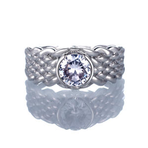 Anello di fidanzamento da donna F689 in oro bianco con diamante taglio brillante rotondo, colore D naturale, stile classico - Product Image 6