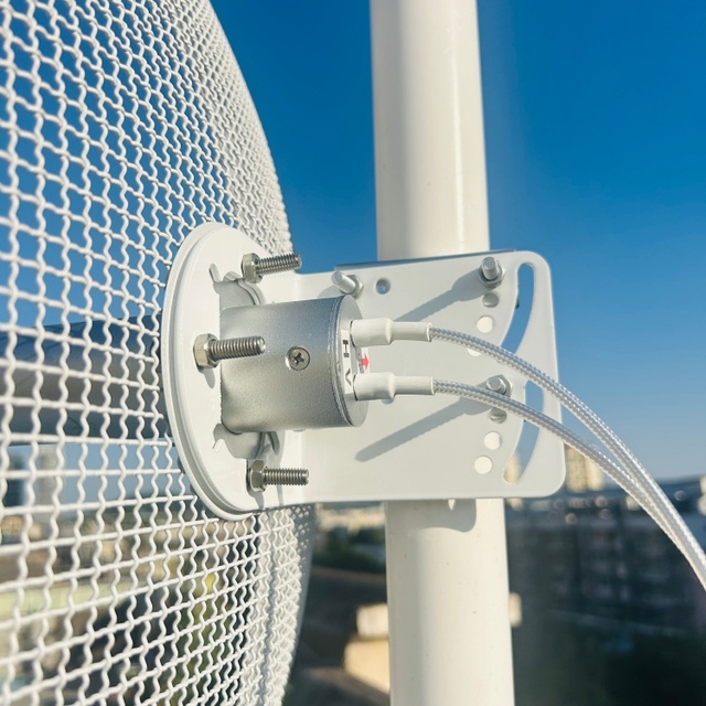 YSTOOM YG174224 Long Range 4 Meter Satellite Dish Antenna 2x22dBi Gain Dual Polarization Ku/C Band Multi LNB Holder Pole Mount