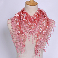 Nouveau Foulard Triangle en Dentelle Florale 2023 avec Pompons, Châle Transparent Respirant Classique Décontracté pour Femme, Protection Solaire