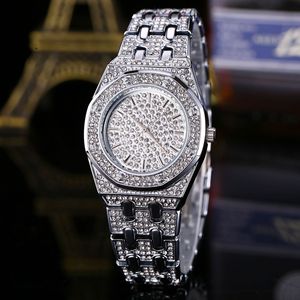 Montre pour femmes à la mode et luxueuse, étanche, entièrement sertie de diamants, disponible en stock - Product Image 4