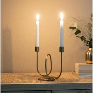 เชิงเทียนทองเหลืองแบบสองแขนพร้อมดีไซน์ห่วงสำหรับตกแต่งบ้าน - Product Image 1