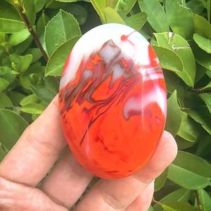 Vente en gros de cristaux de palmier artisanaux de haute qualité, rouges et blancs, pierres de guérison, pierres de polissage pour la décoration de la maison selon le Feng Shui - Product Image 3