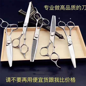 Ensemble de ciseaux à cheveux Etsi en cinq pièces, acier inoxydable 440c, ciseaux à effiler rouges classiques pour la coiffure - Product Image 4