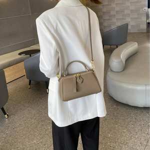 Sac bandoulière rétro de luxe pour femme en cuir véritable de haute qualité 2026 - Product Image 3