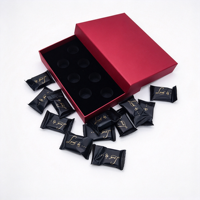 Boîte à chocolat rouge avec logo personnalisé, finition mate et plateau en mousse pour l'emballage de bonbons et de truffes, fournisseur en gros