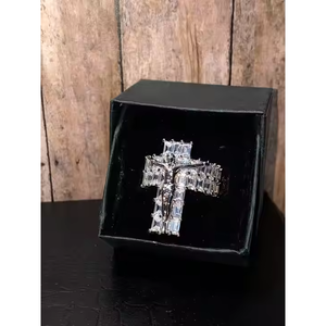 Anillo de Compromiso y Boda para Hombre, Chapado en Plata de Ley, con Moissanita VVS Engastada en Puntas, Diseño Único de Jesús en Estilo Clásico - Product Image 2