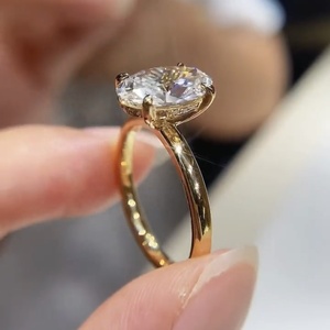 <span class=keywords><strong>Anello</strong></span> <span class=keywords><strong>Solitario</strong></span> in Oro Giallo 14K con <span class=keywords><strong>Diamante</strong></span> Ovale Certificato IGI, <span class=keywords><strong>Diamante</strong></span> CVD per Donna 1CT - Product Image 2