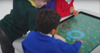 Fábrica Android 43 pulgadas pantalla táctil juego Android niños señalización Digital Multi Smart Touch Table para niños o adolescentes escuela secundaria