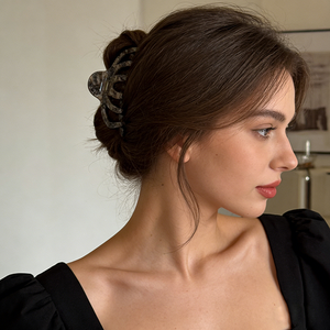 مشبك شعر كوري جديد متدرج اللون من الأسيتات بتصميم عتيق أنيق 13 سم مشبك على شكل سمكة القرش عالي الجودة إكسسوار شعر راقي - Product Image 2