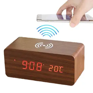 Contrôle du son électronique Charge sans fil Smart LED Horloge numérique en bois bambou Alarme Calendrier Date Heure Chargeur sans fil en bois