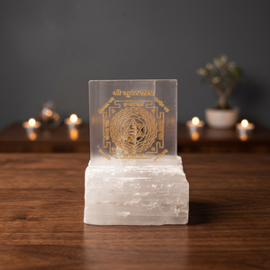 Plaque de Recharge en Sélénite Naturelle avec Yantra Kuber Gravée – Décoration d'Intérieur en Cristal – Vente en Gros - Product Image 3