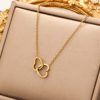 Vente en gros Collier en acier inoxydable or 18 carats avec pendentif en forme de cœur de trèfle et de zircon Collier à breloques pour femmes avec nœud d'ours