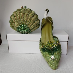 Nuovo Arrivo Scarpe da Sposa di Lusso Verdi con Tacco Alto e Set Borsa <span class=keywords><strong>a</strong></span> Mano con Strass di Cristallo <span class=keywords><strong>a</strong></span> Fiore Dorato e Pochette da Sera - Product Image 3