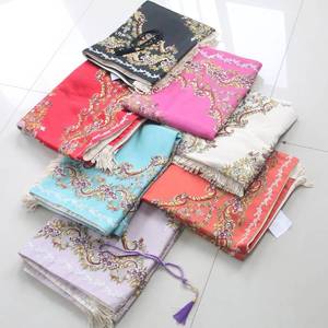 Alfombra de oración musulmana de satén suave y brillante, similar a la seda, con exquisito bordado floral en forma de cesta, lavable y plegable, 70x120cm Namaz - Product Image 1
