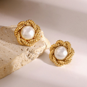 ต่างหูมุกประดับเพชร ทอง 18k สแตนเลสสตีล มุกเกรด AAA ทรงดอกไม้ ใส่ได้ทุกวัน - Product Image 2