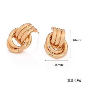 ต่างหูแบบห่วงเกลียวสามวง ดีไซน์เรขาคณิต สแตนเลสสตีล ชุบทอง 14K สไตล์เรโทร ทันสมัย เหมาะสำหรับงานปาร์ตี้ - Product Image 4