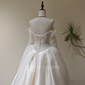LY127 Magnifique robe de mariée à col bateau, broderie en dentelle, appliques en cristal, jupe longue, avec corset - Product Image 6