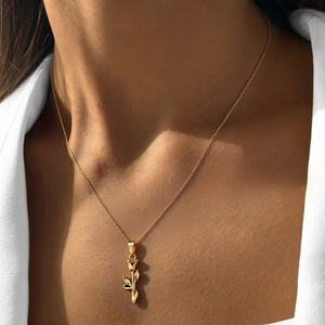 Nuevo Collar con Colgante de Acero Inoxidable con Diseño de Amor, Chapado en Oro de 18K Resistente al Agua, con Forma de Corazón Hueco, Alas de Ángel y Rosa - Product Image 3