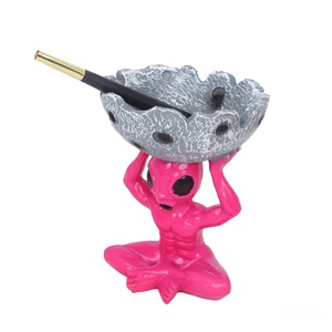 Cendrier portable en résine avec tête de diable rouge, design européen, couleur personnalisable, artisanat unique - Product Image 3