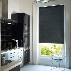 ม่านม้วนไฟฟ้าในตัวแบบเรียบสำหรับภายในอาคาร ม่านบังแดดแนวตั้ง - Product Image 1