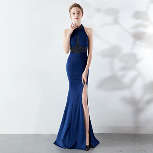 8637 #   ชุดราตรีงานแต่งงานแบบยาวสีแดงทรงหางปลาแบบผูกคอสำหรับเจ้าสาว - Product Image 4