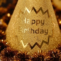 Chapeaux coniques en papier brillants pour anniversaire, petits, en carton nacré, avec pompons en guirlande et cordon élastique, vente en gros