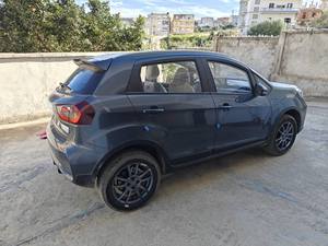 SUV automatique Blue Livan X3 Pro CVT avec pneus R16, conduite à gauche, intérieur sombre, galerie de toit métallique, véhicule essence avec caméra de recul - Product Image 3