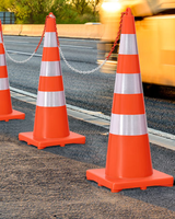 Cônes de signalisation routière personnalisés ConexSafety 700mm 750mm 900mm PVC Réfléchissant Protection IP65 Base triangulaire 37*37cm