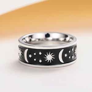 Anillo de acero inoxidable chapado en oro de 18 quilates con diseño de sol, luna y estrellas, anillo de moda unisex, regalo para ella y él DJ082 - Product Image 5