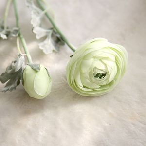 2023 Tea Rose Bouquet camelia simulata <span class=keywords><strong>sposa</strong></span> che tiene <span class=keywords><strong>fiori</strong></span> fiore artificiale seta ranuncolo bianco <span class=keywords><strong>per</strong></span> la vendita calda - Product Image 2