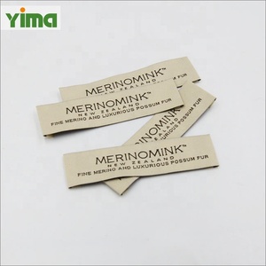 Etiquetas de cuello de ropa cosidas de alta densidad personalizadas, etiquetas de cuello hechas plegables de extremo directo de fábrica para camiseta - Product Image 2