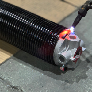 Resorte de torsión duradero y confiable de grado industrial, de bajo mantenimiento, para puertas industriales, compatible con ROHS. - Product Image 1