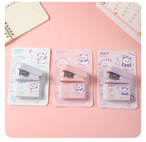 Mini <span class=keywords><strong>Engrapadora</strong></span> Manual de Plástico con Diseño de Dibujos Animados, Capacidad para 20-25 Hojas - Product Image 5