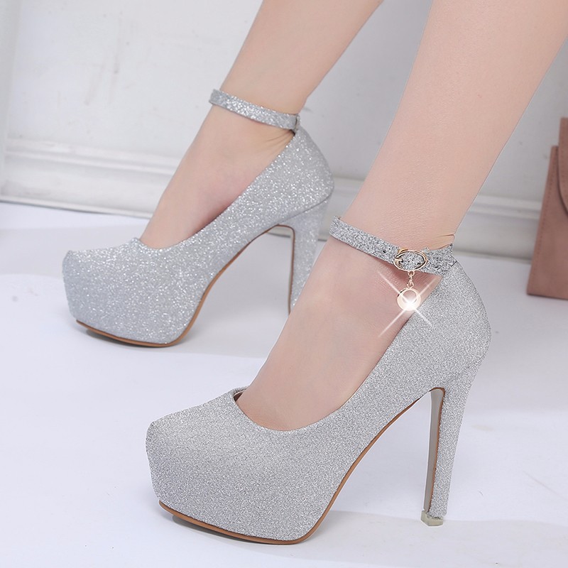 25 ideas de Tacones plateados | tacones, zapatos mujer, tacones plateados