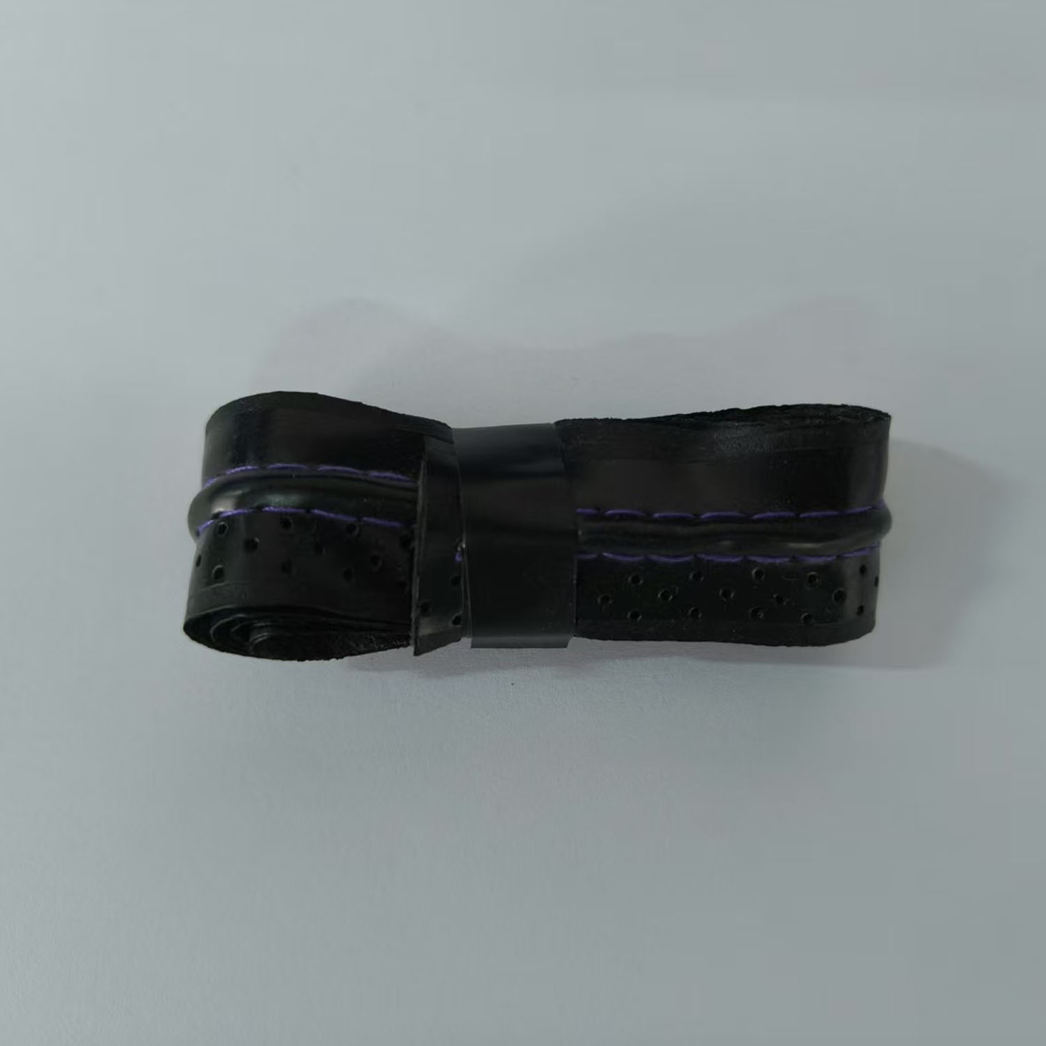 1 línea morada de cuero negro